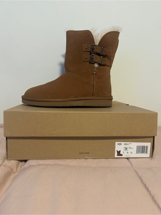 UGG Shoes - UGG Women's Renley II Chestnut Suede Buckle Boots Size 7
